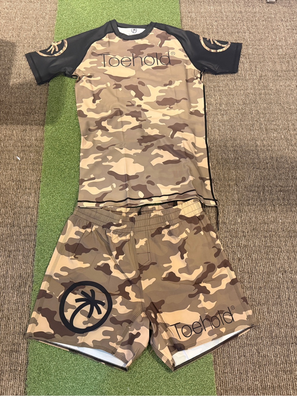 Toe Hold Rash Guard Shirt and shorts set - Jiu-Jitsu - Large